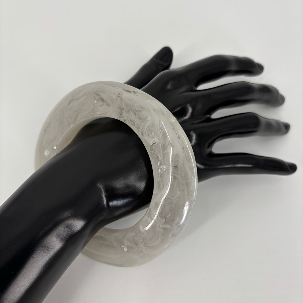 Zsiska NWOT Resin Asymmetrical Slip-On Bracelet